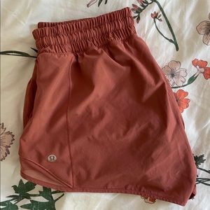 Mauve LuLulemon shorts 6T